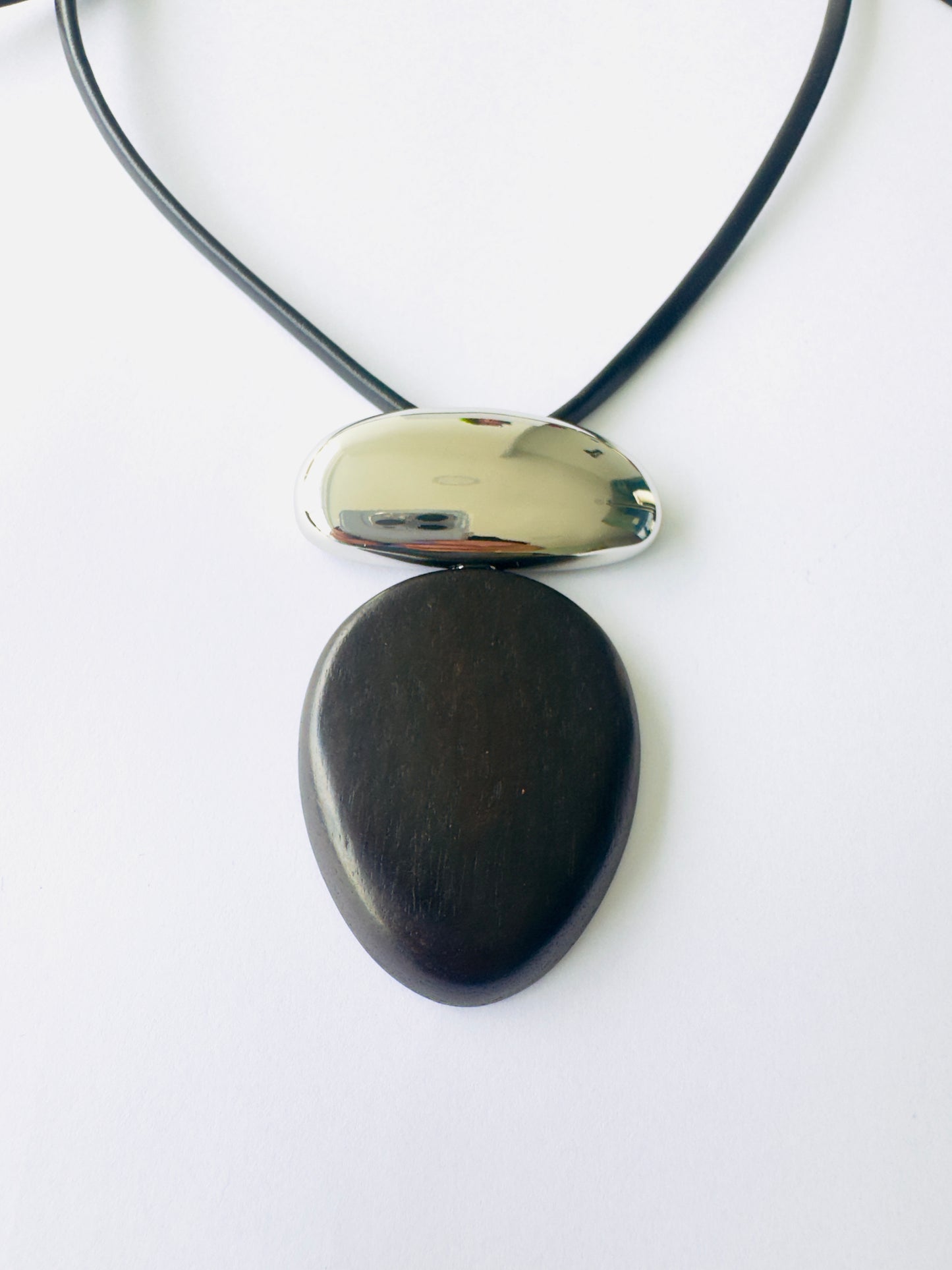 COLLAR ORIGEN NOCTURNO