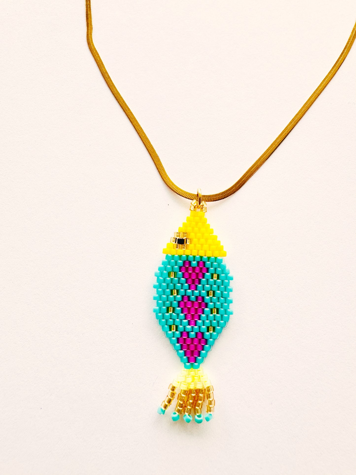 COLLAR PEZ DE COLOR