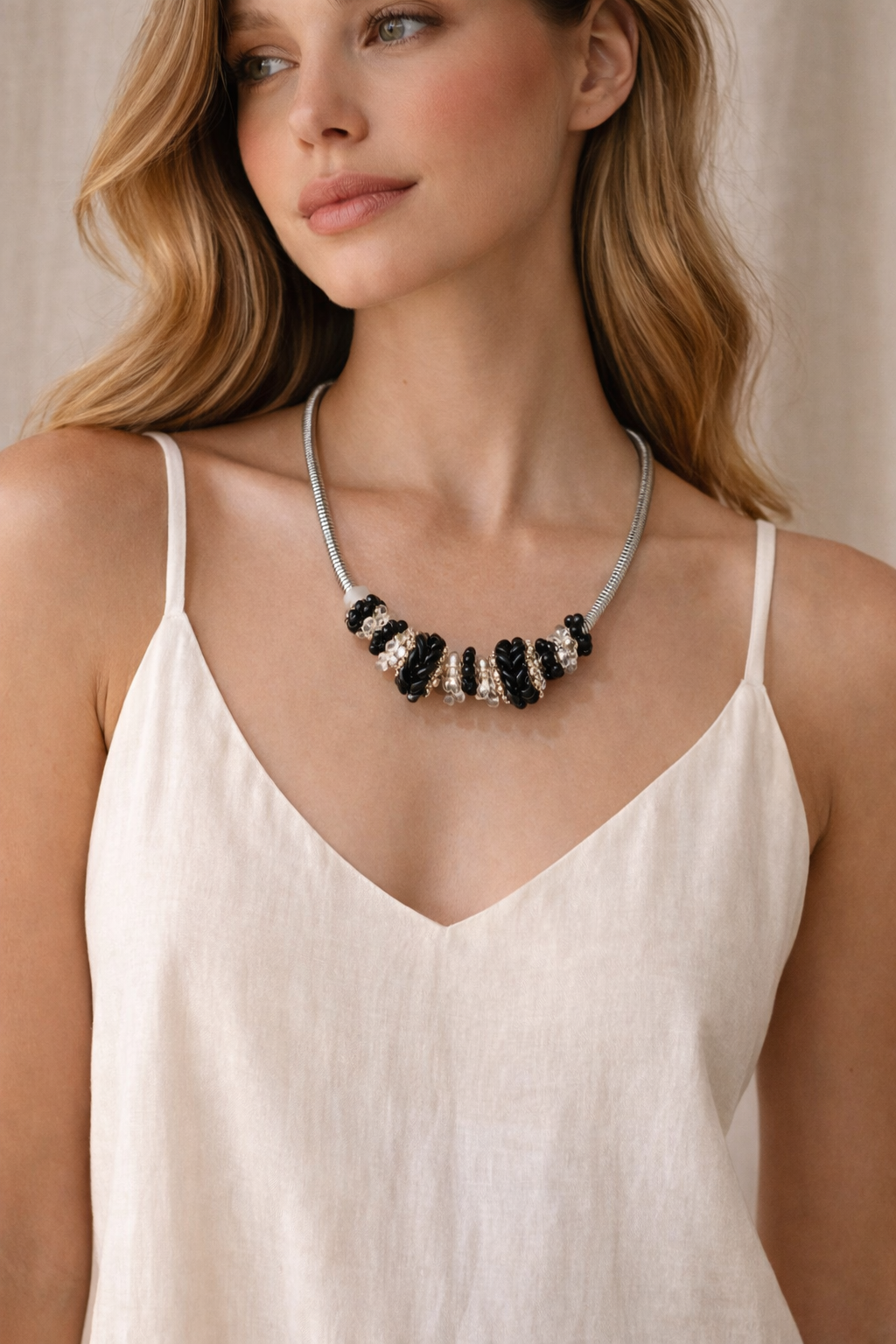 COLLAR NOCTURNO DE ENCANTO
