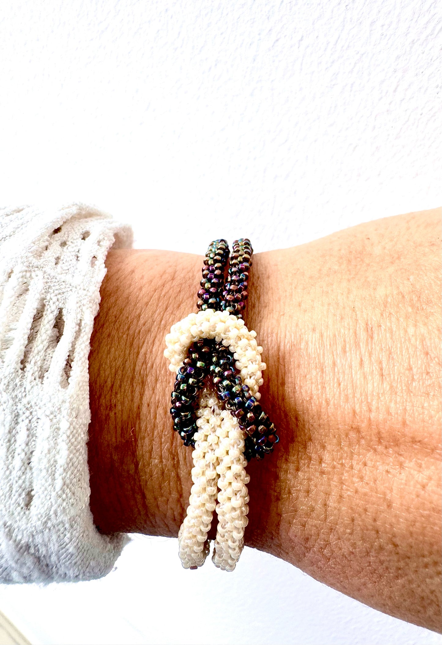 PULSERA LAZO DE MEDIA LUNA