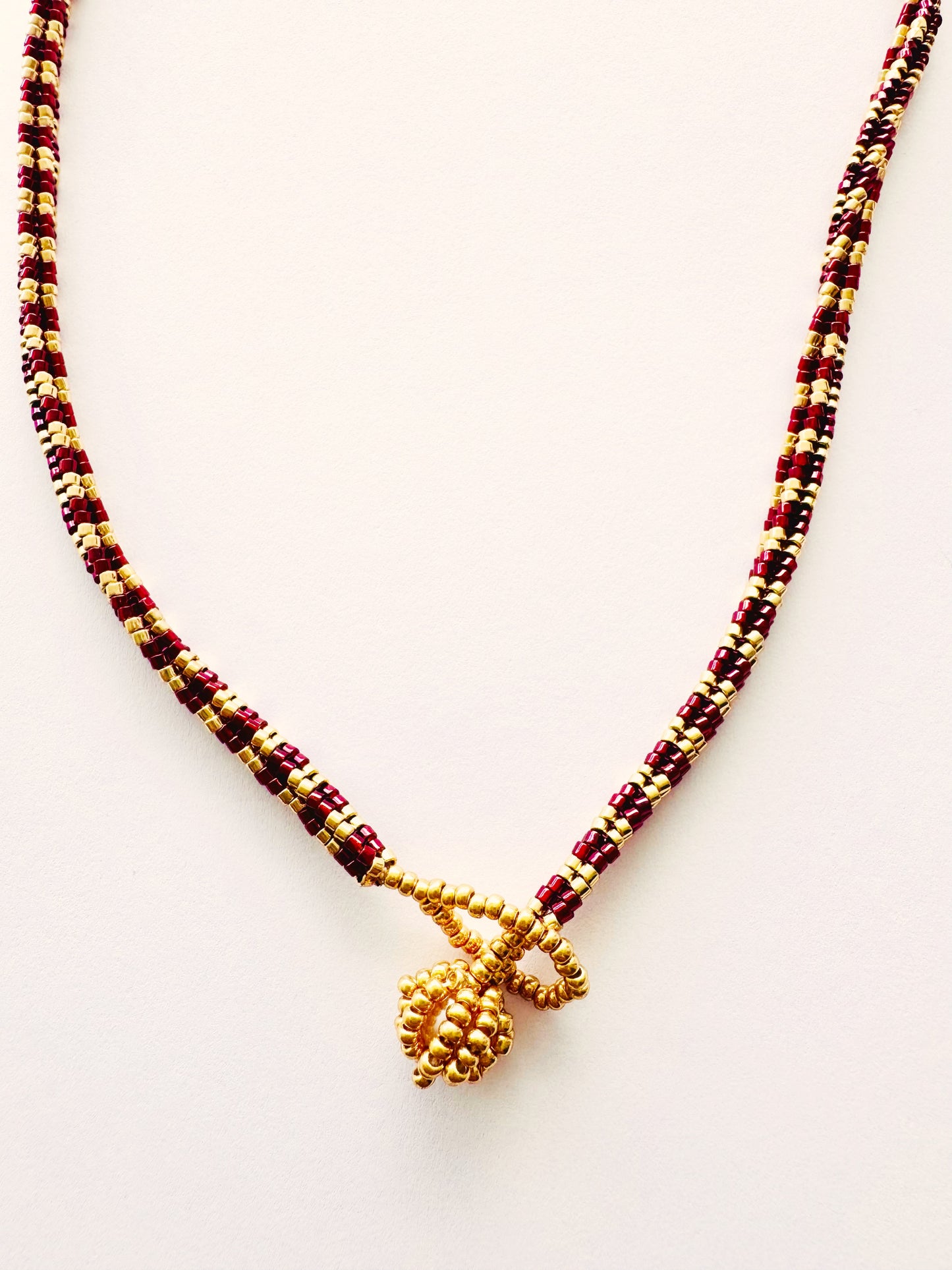 COLLAR NUDO DE LUZ