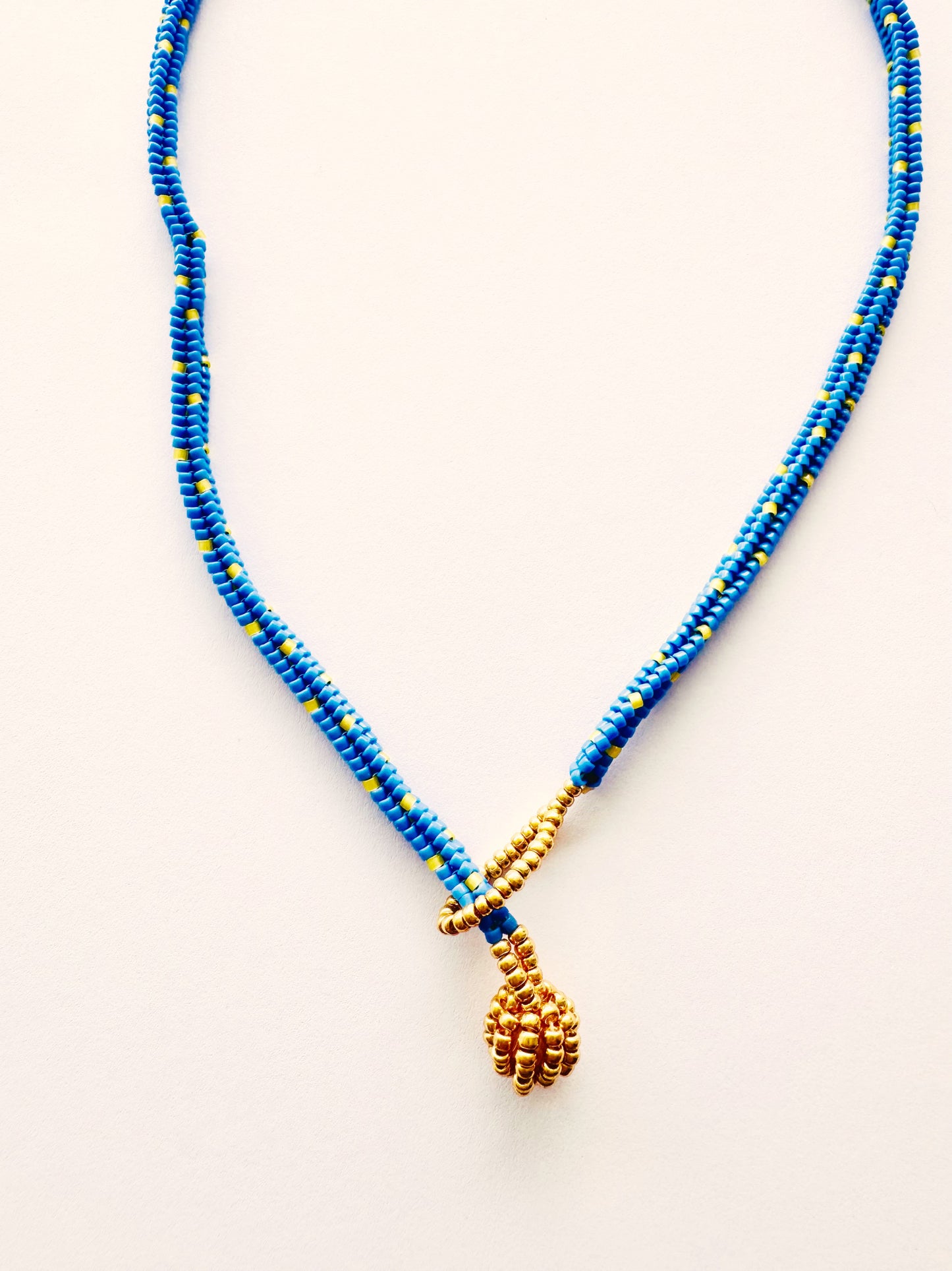 COLLAR NUDO DE LUZ