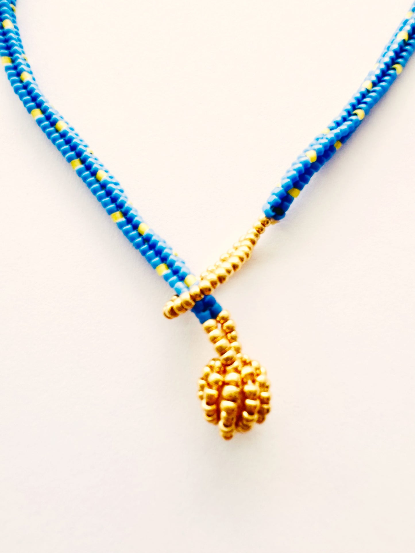 COLLAR NUDO DE LUZ