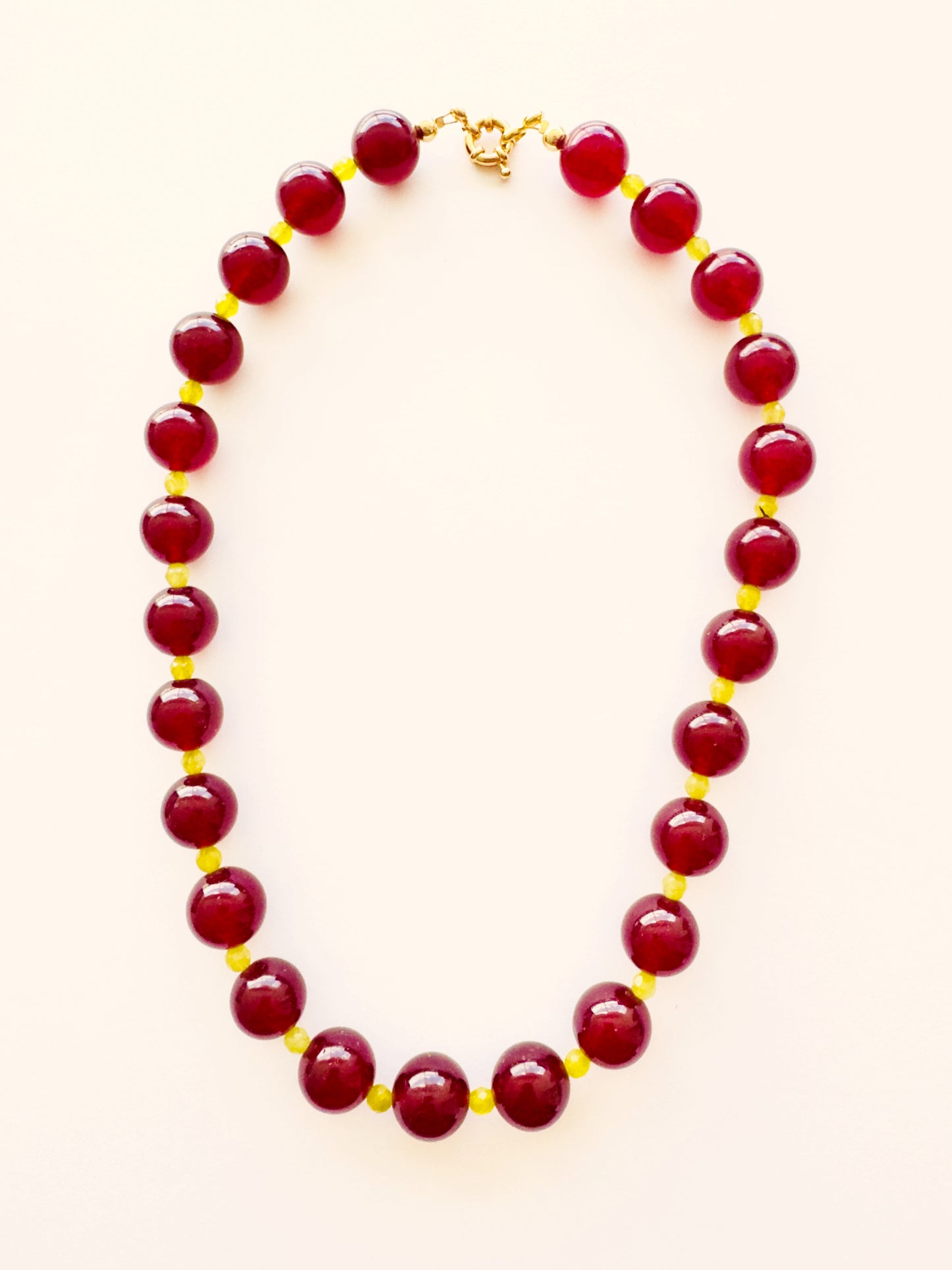 COLLAR AGATA CARMESÍ