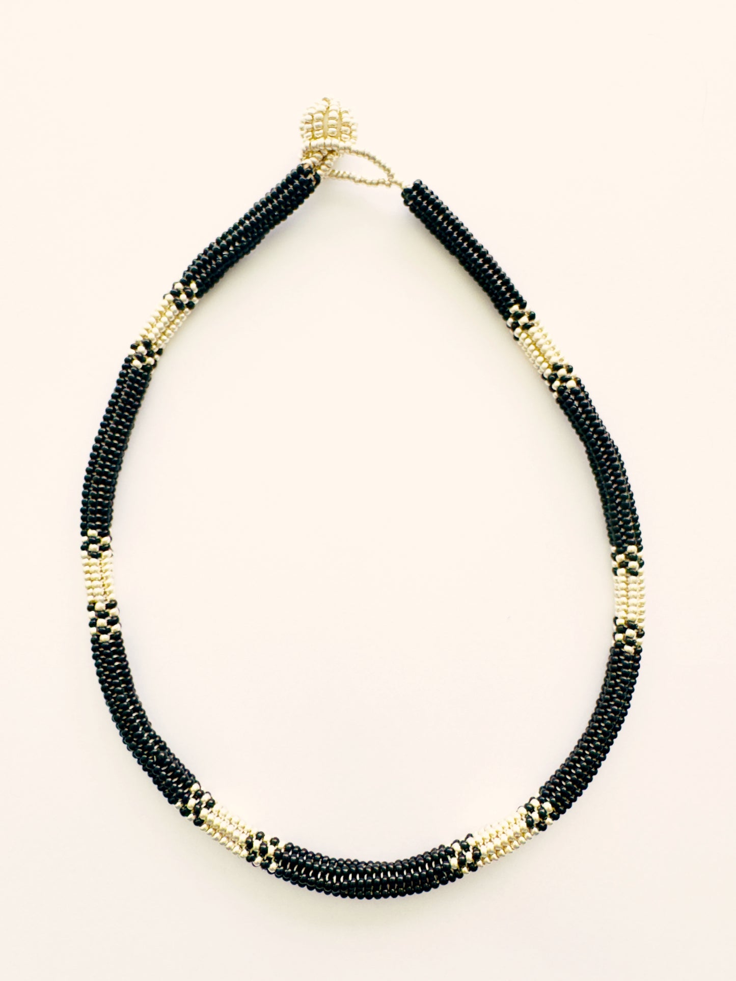 COLLAR ÉBANO