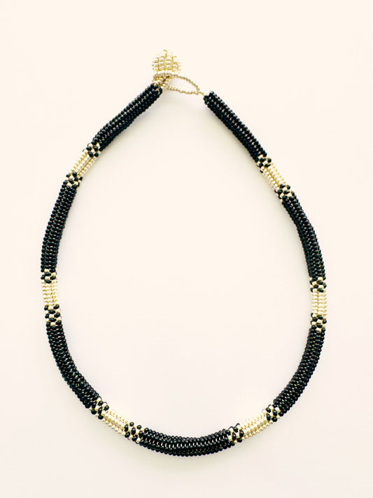 COLLAR ÉBANO