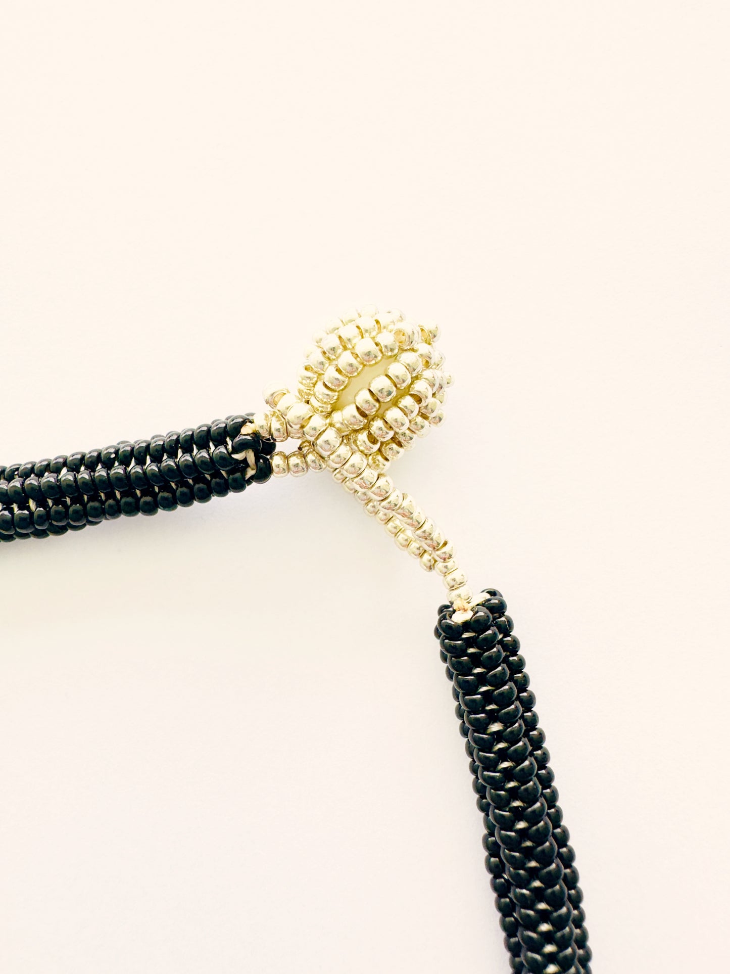 COLLAR ÉBANO