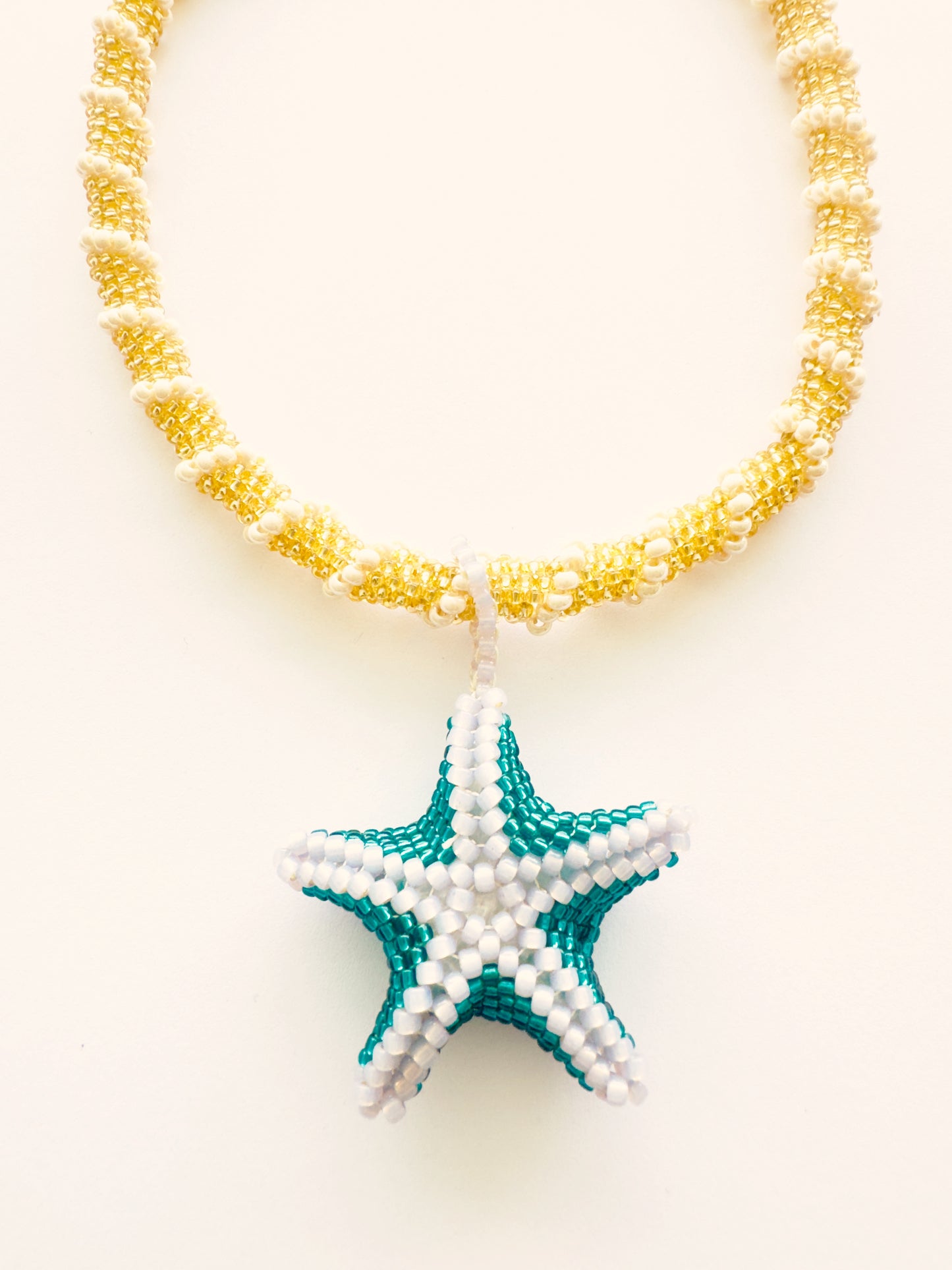 COLLAR ESTRELLA DORADA