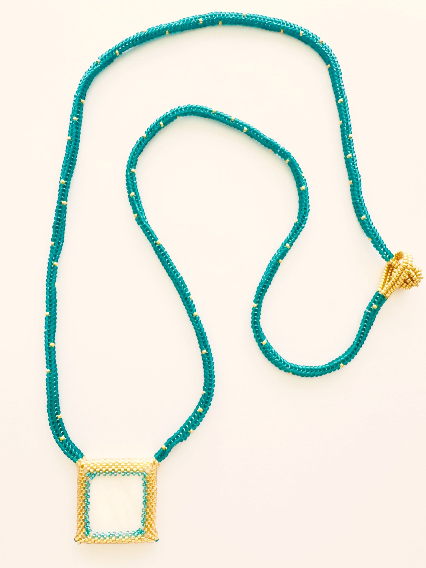 COLLAR NACAR BURDEOS