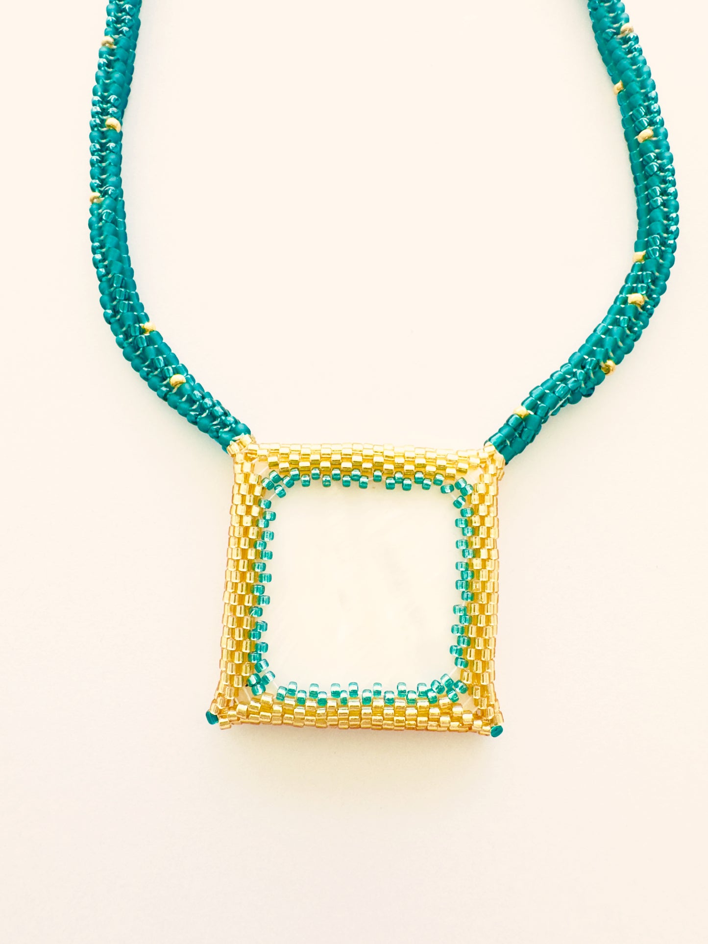 COLLAR NACAR BURDEOS