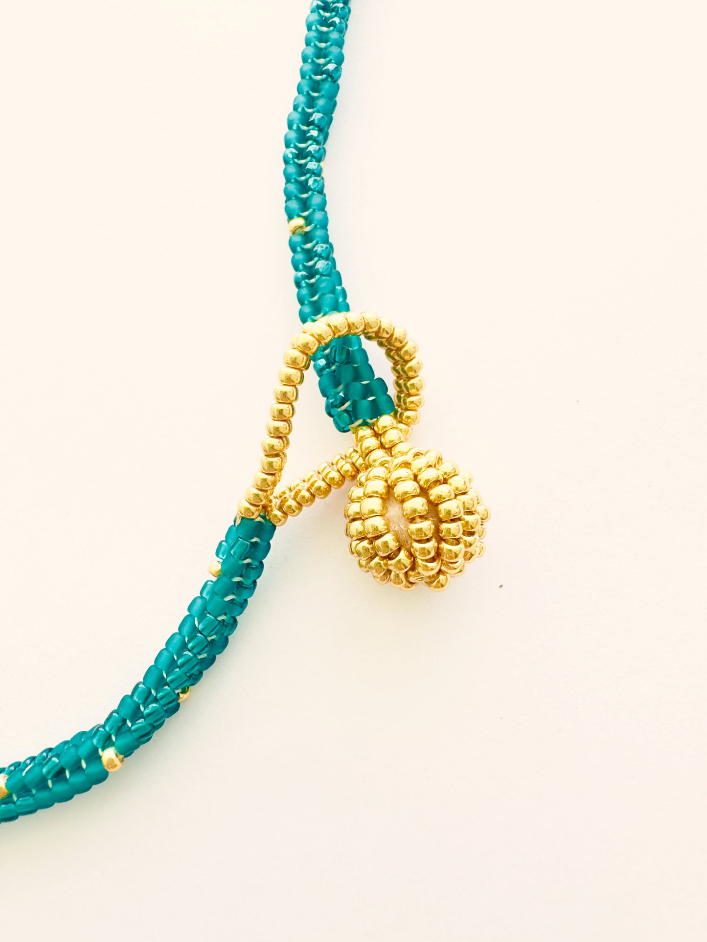 COLLAR NACAR BURDEOS