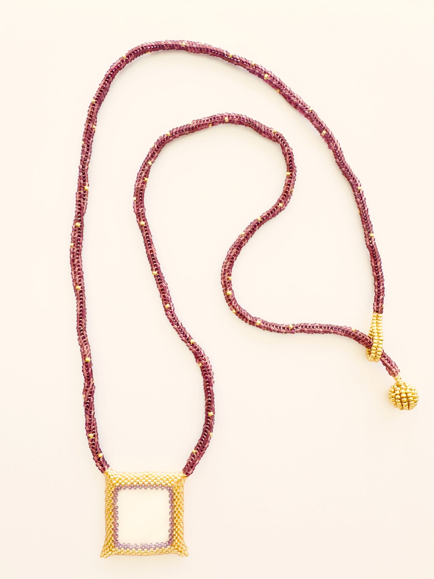 COLLAR NACAR BURDEOS