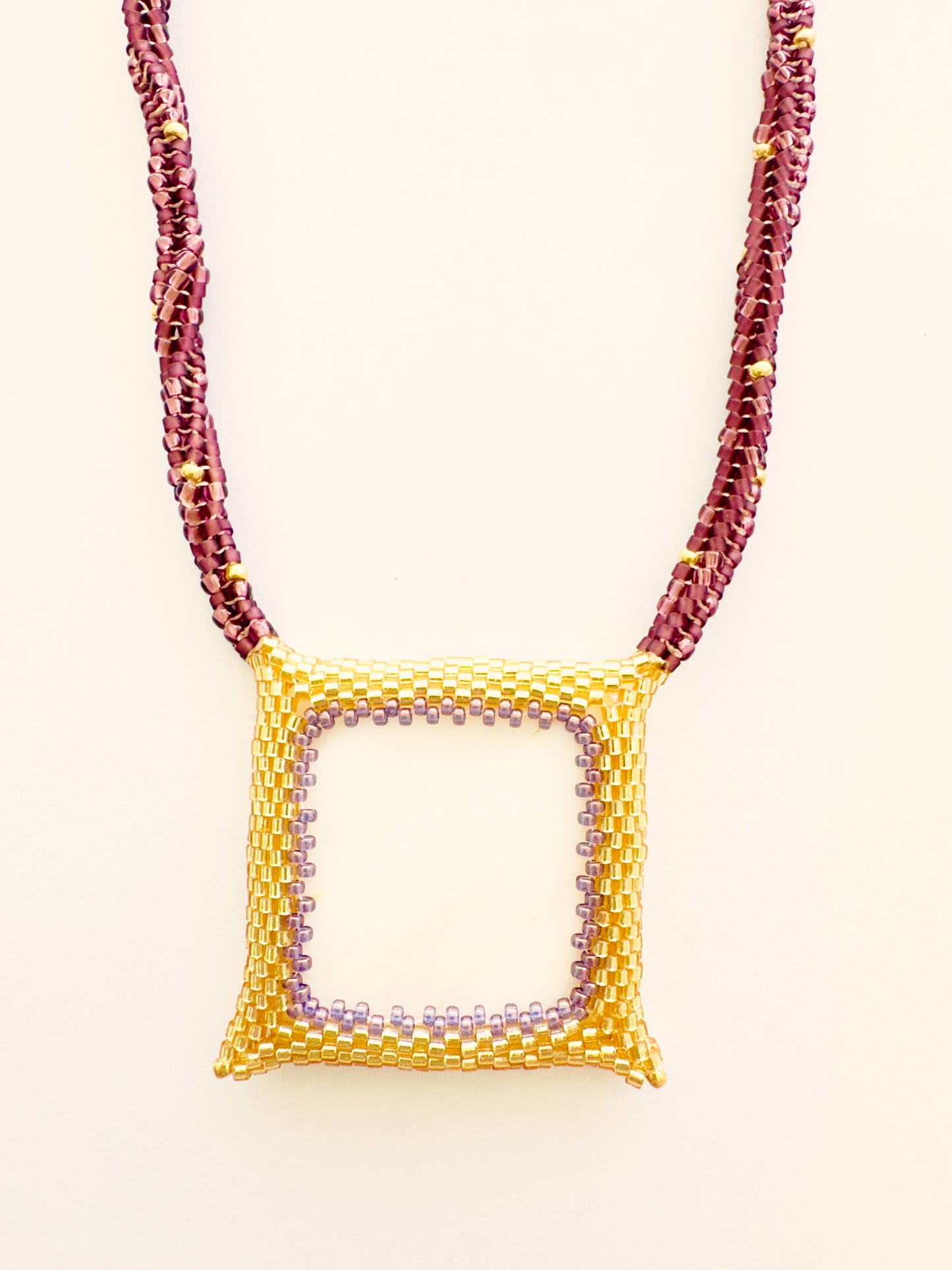 COLLAR NACAR BURDEOS