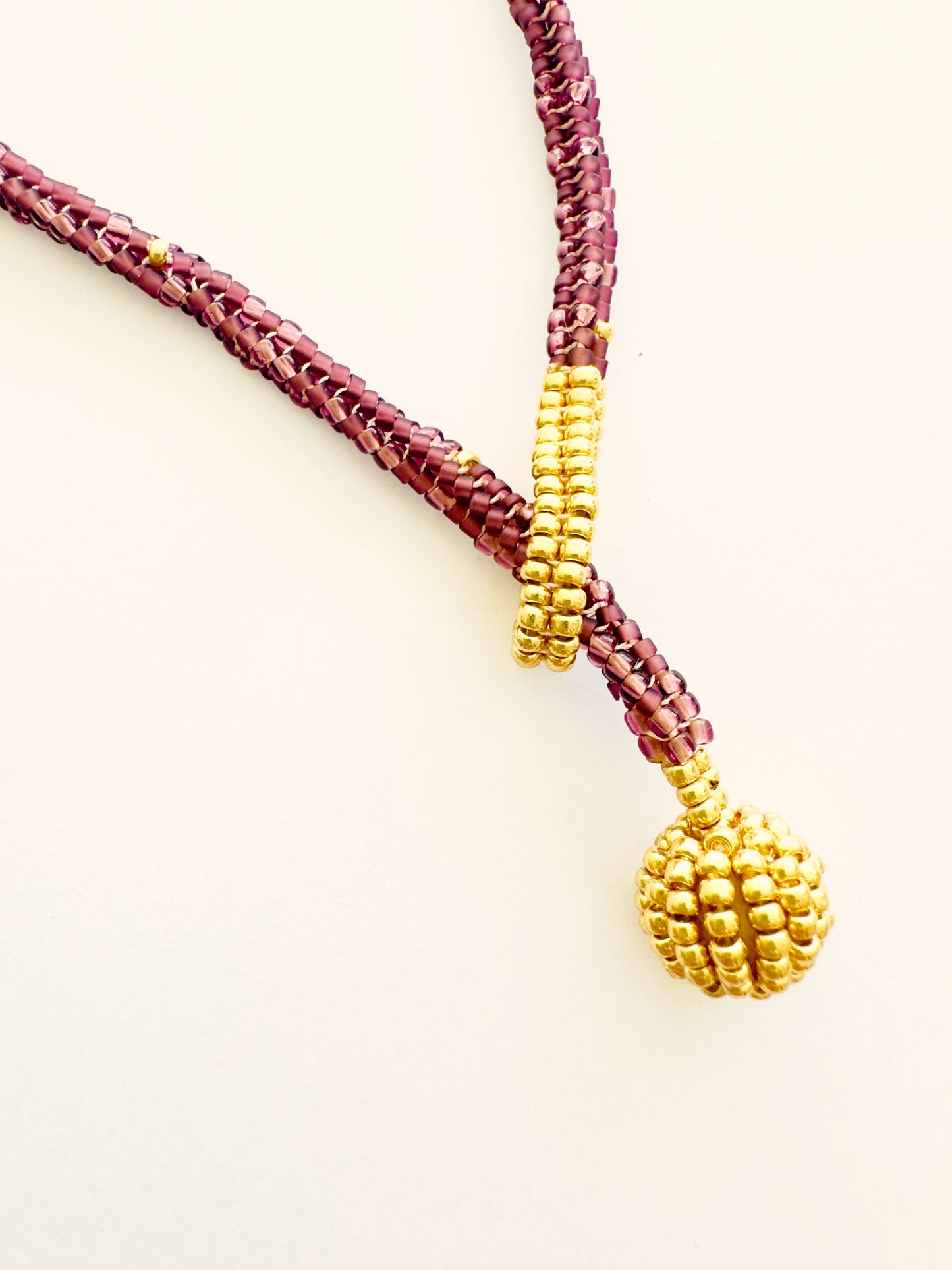 COLLAR NACAR BURDEOS