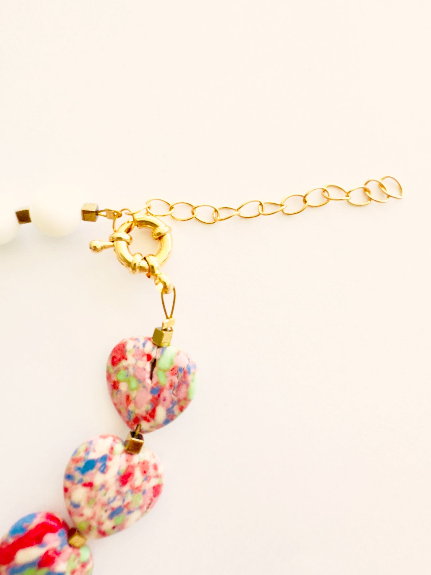 PULSERA CORAZONES CONFETTI